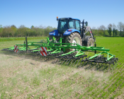 Pratiquer le désherbage mécanique en plein - Herse étrille