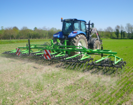 Pratiquer le désherbage mécanique en plein - Herse étrille