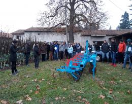 Visite de l'exploitation d'un agriculteur en AB du groupe, présentation du matériel de désherbage mécanique