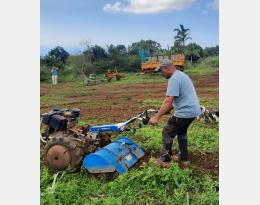 Démonstation du motoculteur avec tondobroyeur 