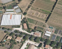 Vue d'ensemble du site d'expérimentation Scradh, dont les serres où se situe l'expérimentation RosaBIP