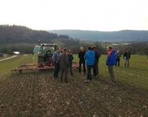 discussion de groupe sur le désherbage mécanique